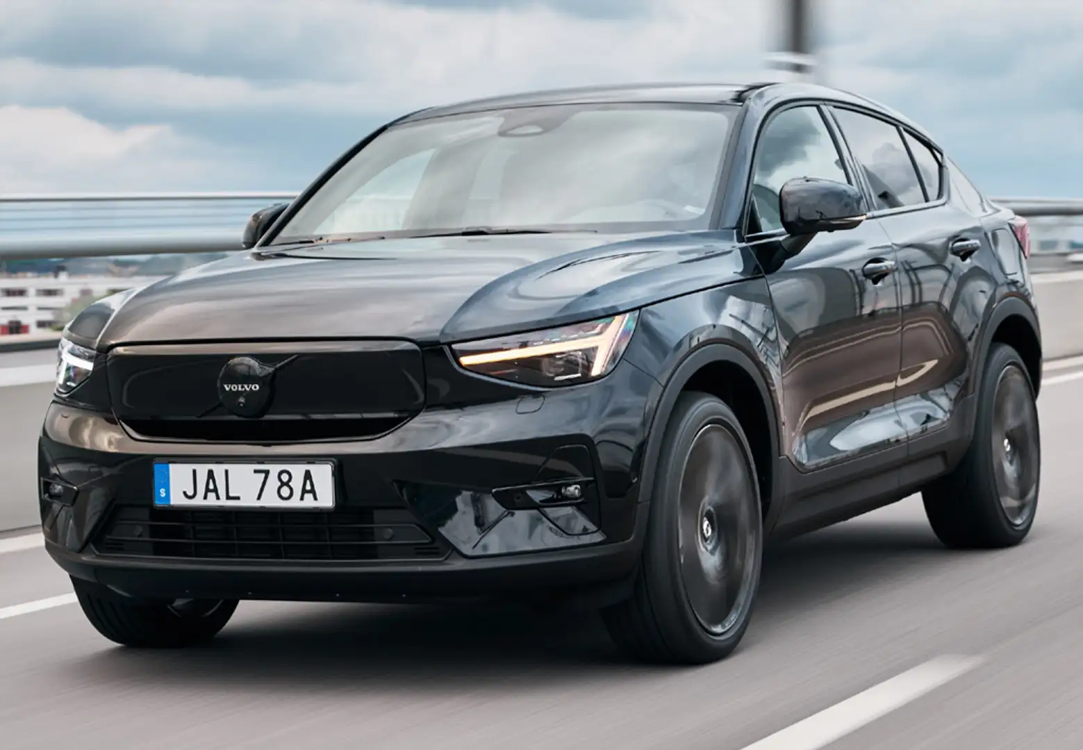 Volvo EC40 Twin Ultra - 1