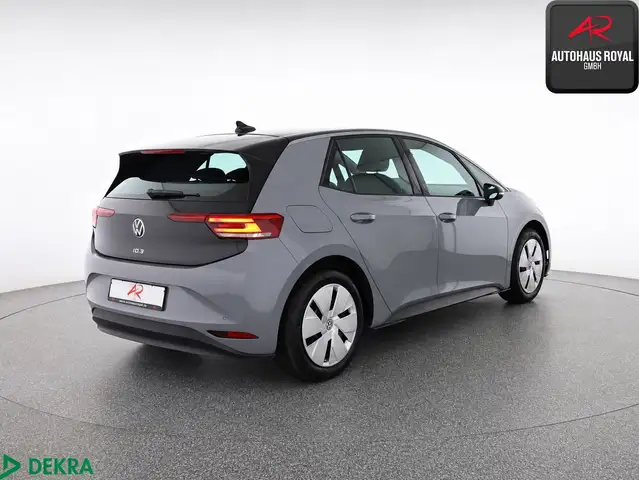 Volkswagen Id.3 view 5