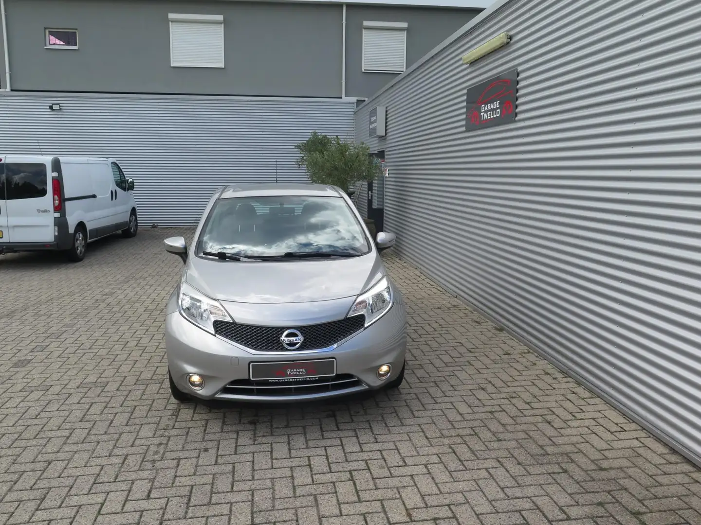 Nissan Note 1.2 Connect Edition navigatie ,airco, cruise contr Gris - 2