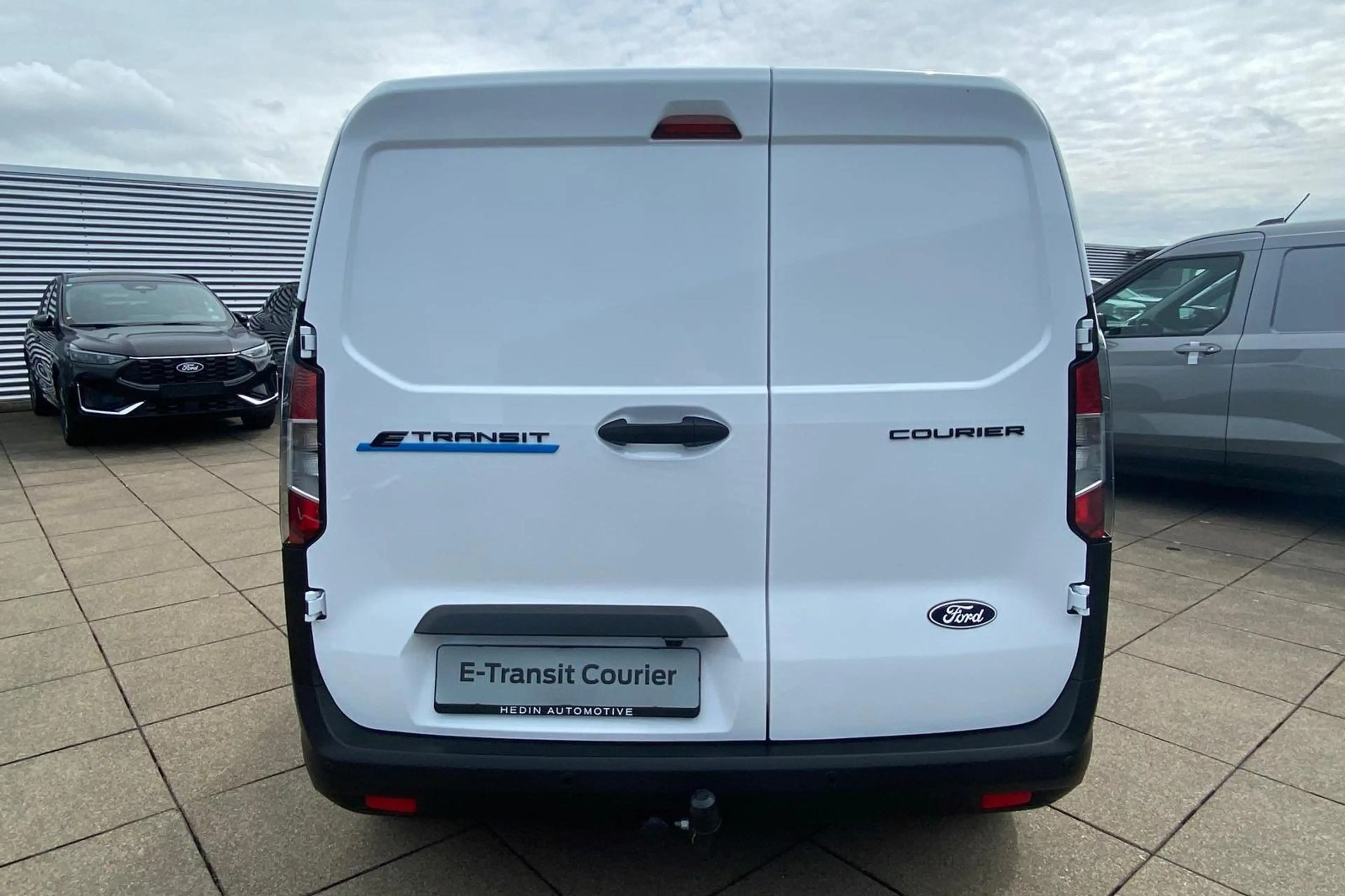 Ford Transit Courier e-Transit Trend 46.8 kWh — photo 5