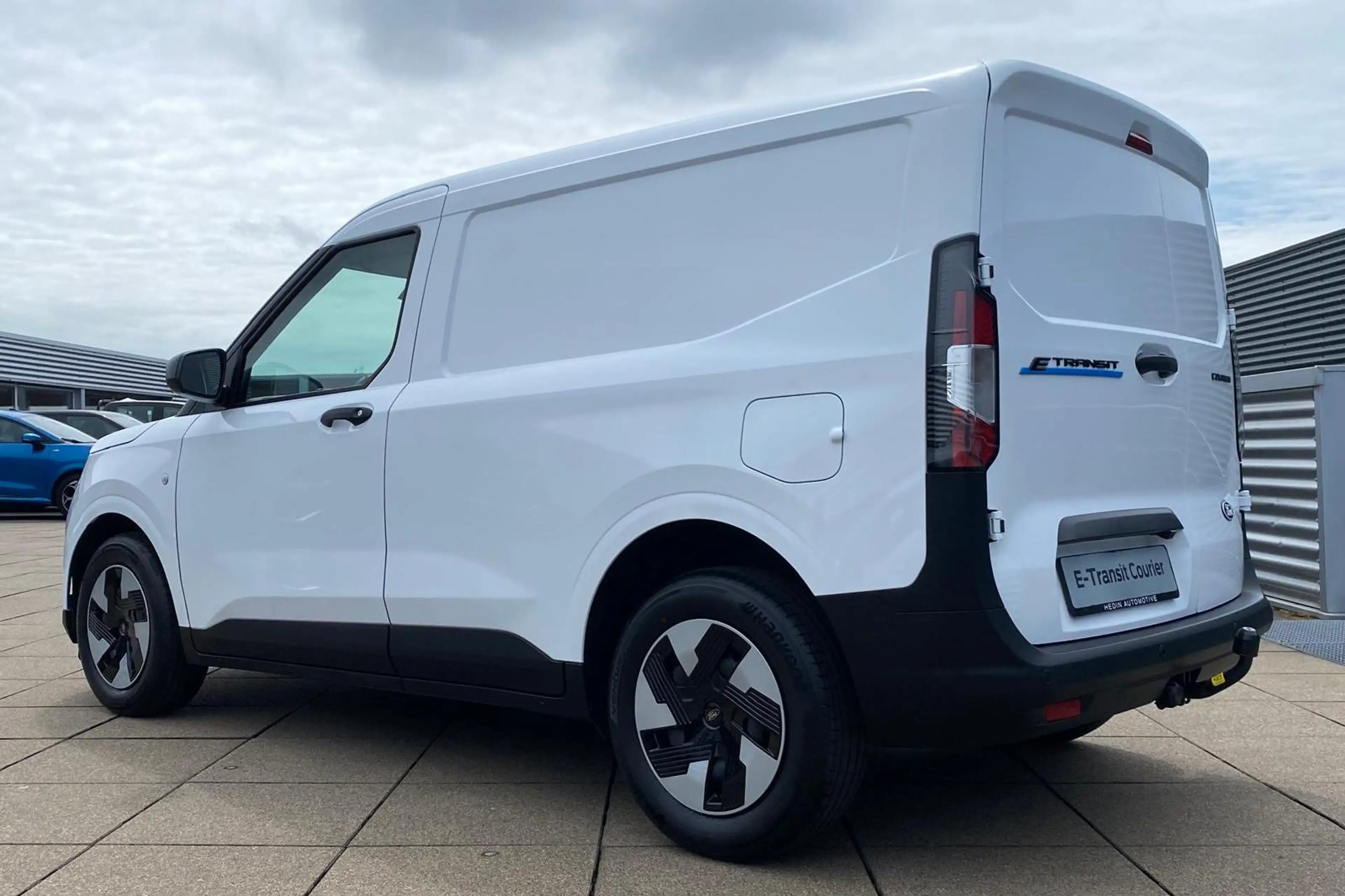 Ford Transit Courier e-Transit Trend 46.8 kWh — photo 4