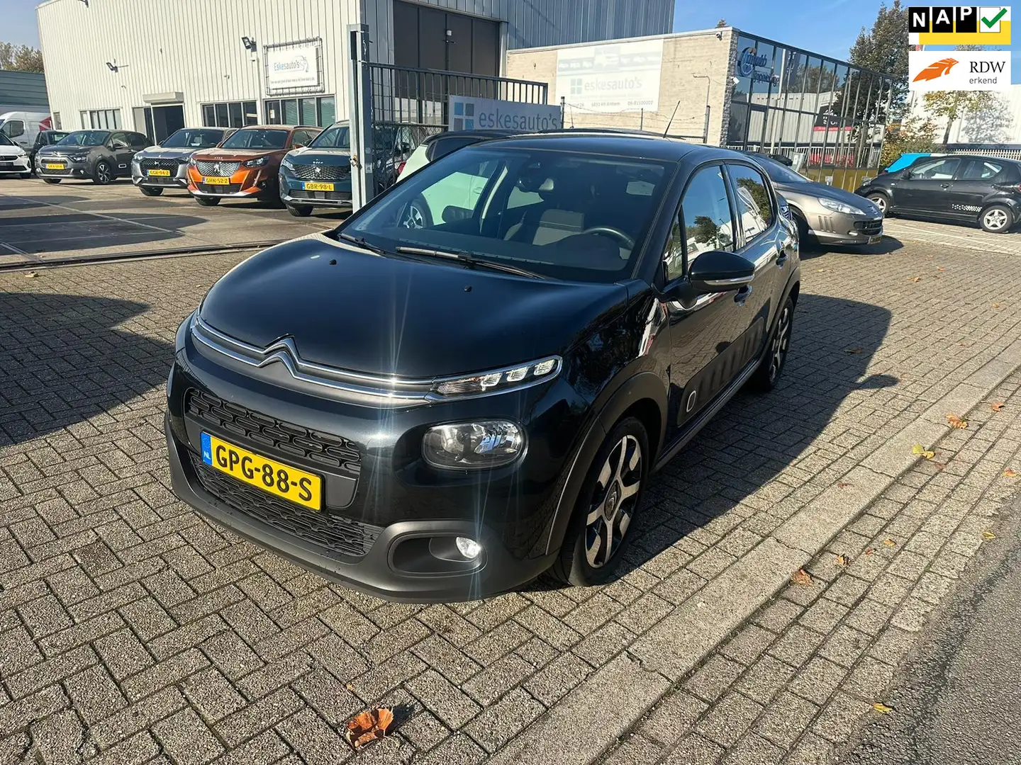 Citroen C3 1.2 PureTech Shine, Automaat, Pano, 12mnd Garantie Zwart - 1