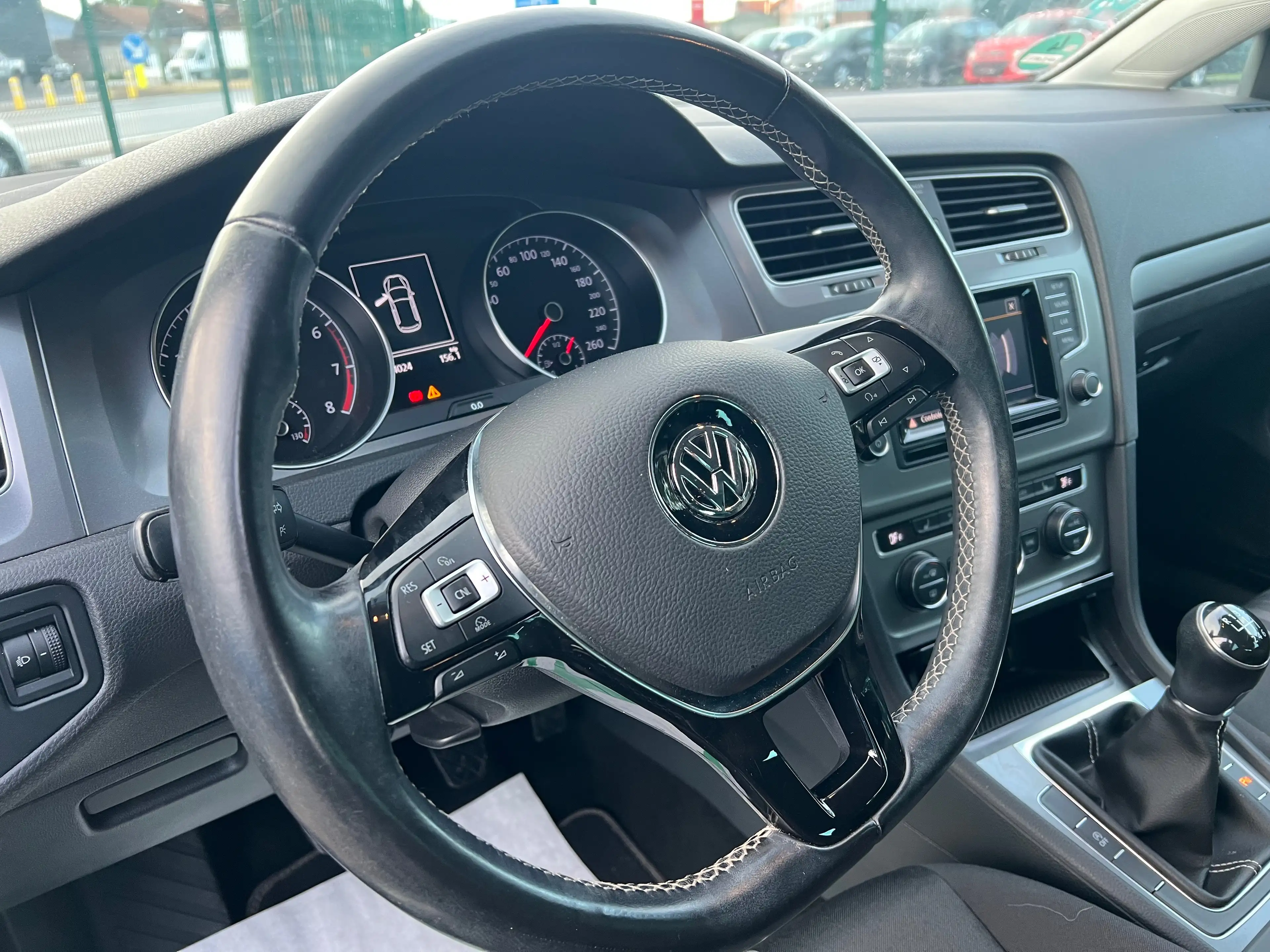 Volkswagen Golf - Lounge — photo 11