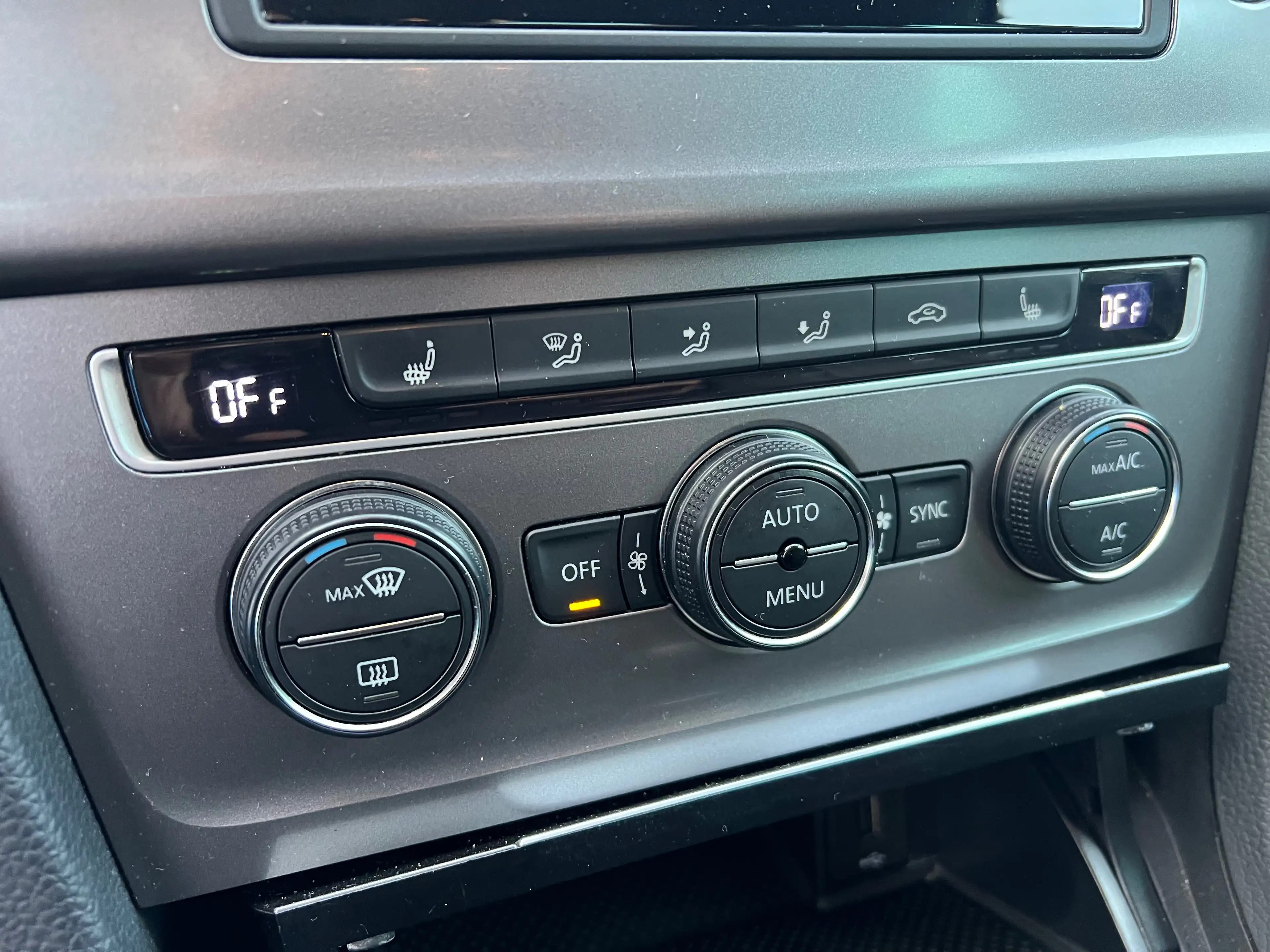 Volkswagen Golf - Lounge — photo 15