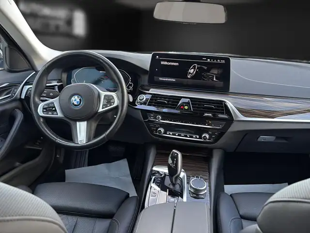 BMW 5 Series view 15