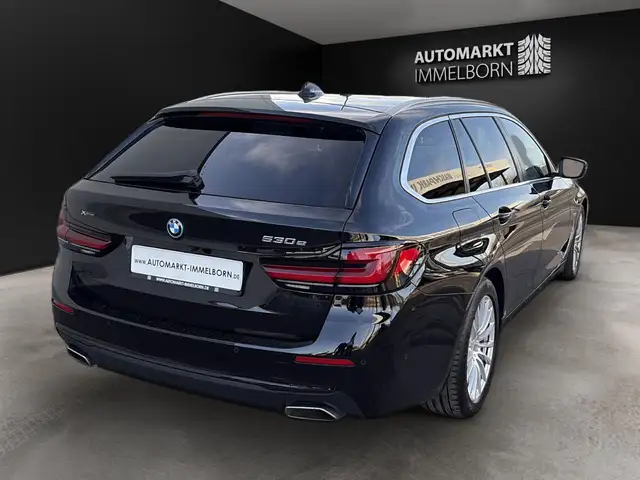 BMW 5 Series view 11