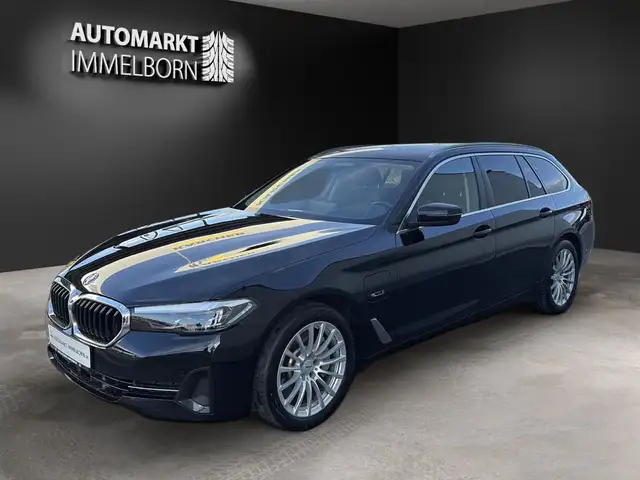 BMW 5 Series view 4