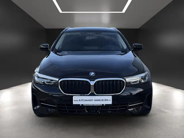 BMW 5 Series view 8