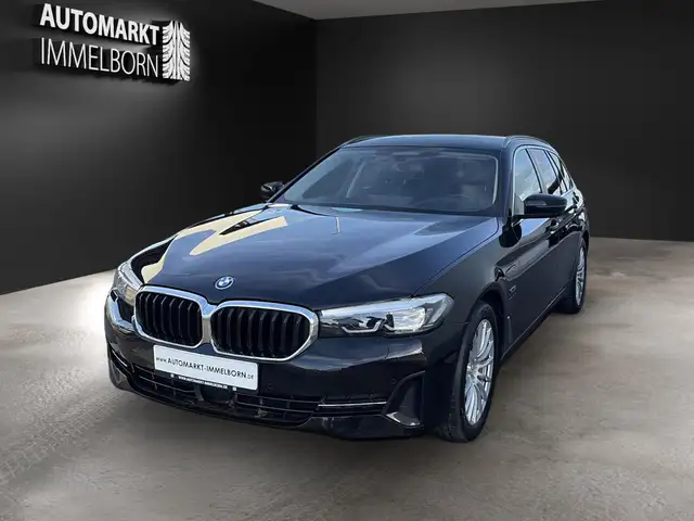 BMW 5 Series view 3
