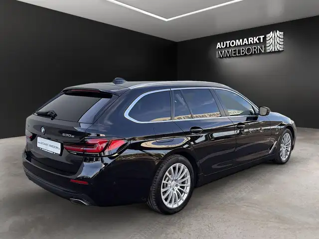 BMW 5 Series view 6