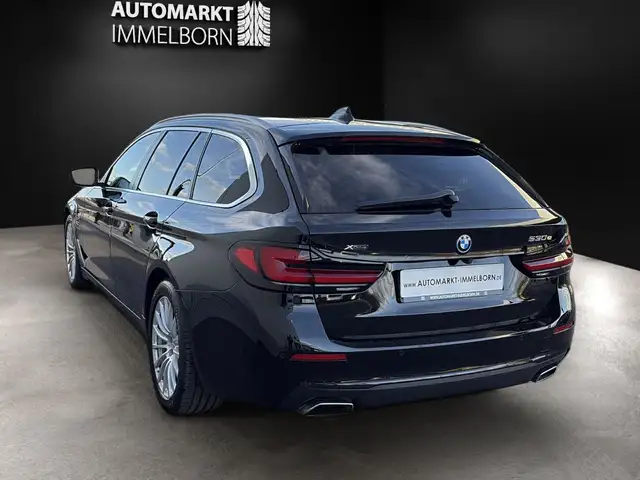 BMW 5 Series view 10