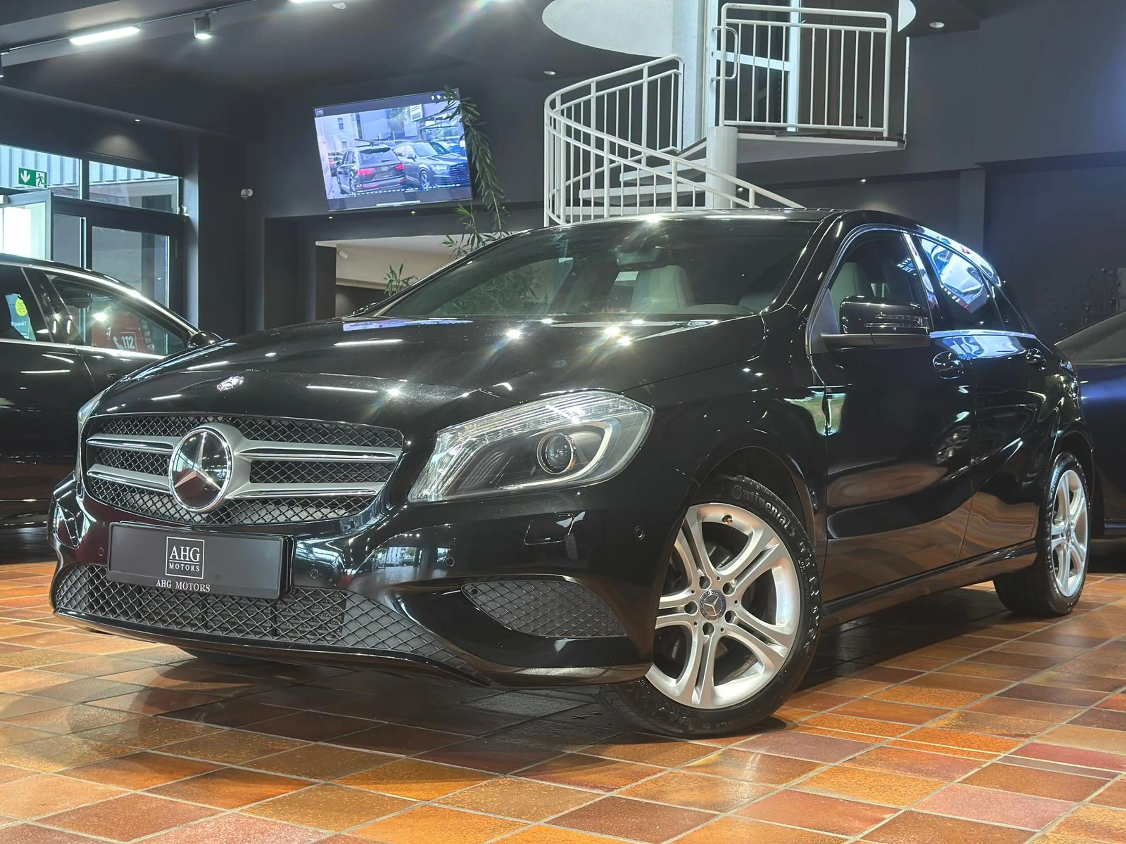 Mercedes-Benz A 200 A 200 d URBAN PANORAMA NAVI SPORTSITZE XENON 1HD