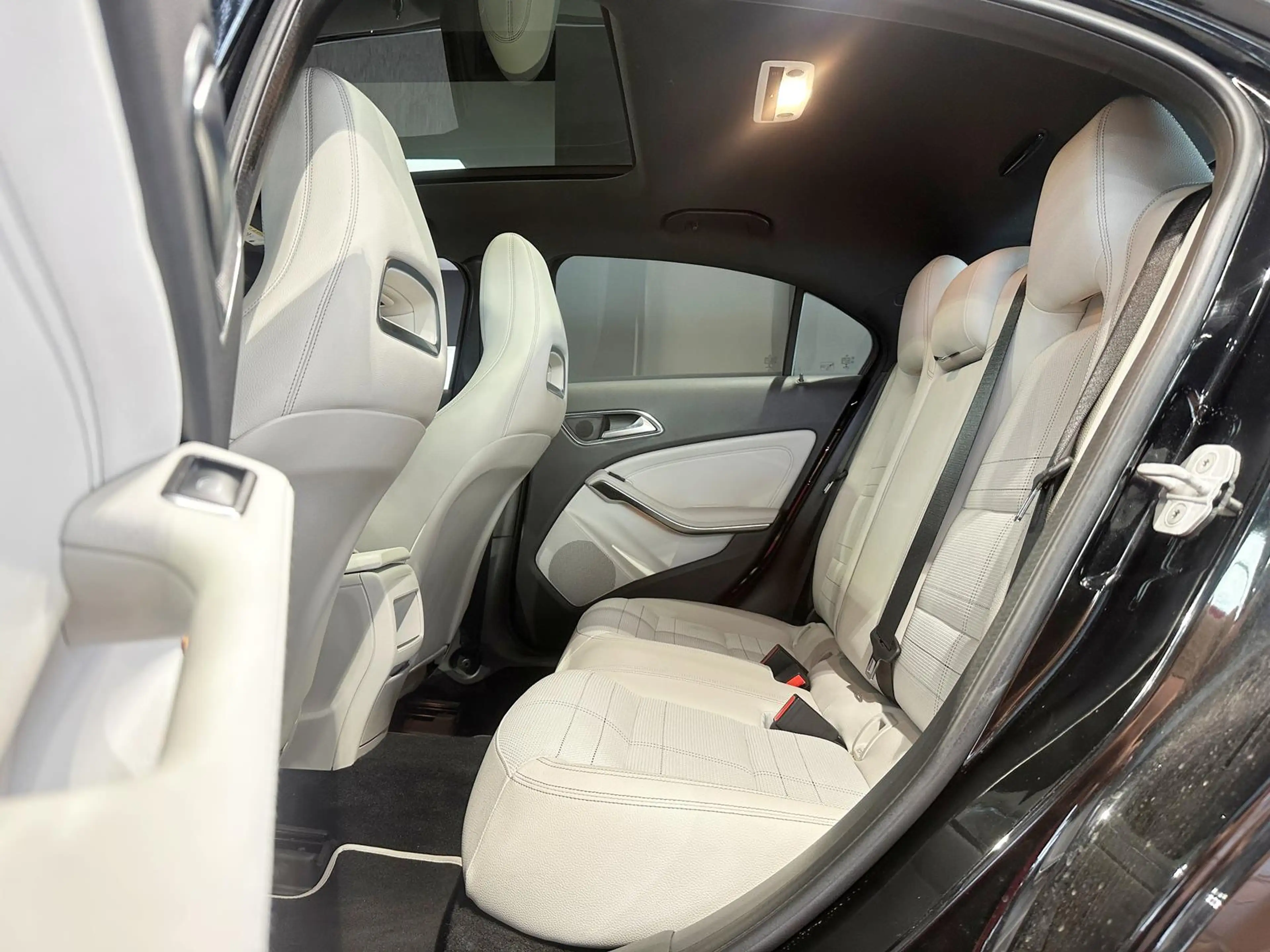 Mercedes-Benz A 200 A 200 d URBAN PANORAMA NAVI SPORTSITZE XENON 1HD — photo 15