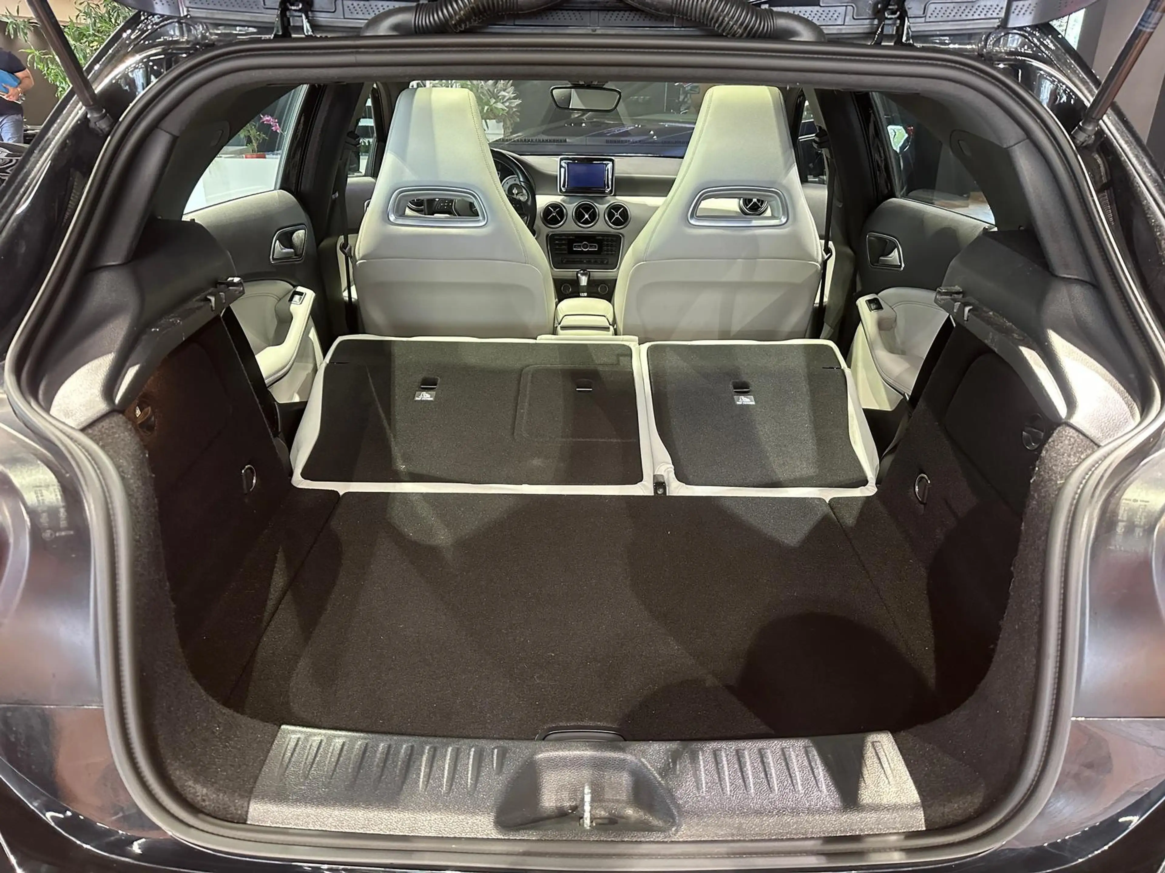 Mercedes-Benz A 200 A 200 d URBAN PANORAMA NAVI SPORTSITZE XENON 1HD — photo 9