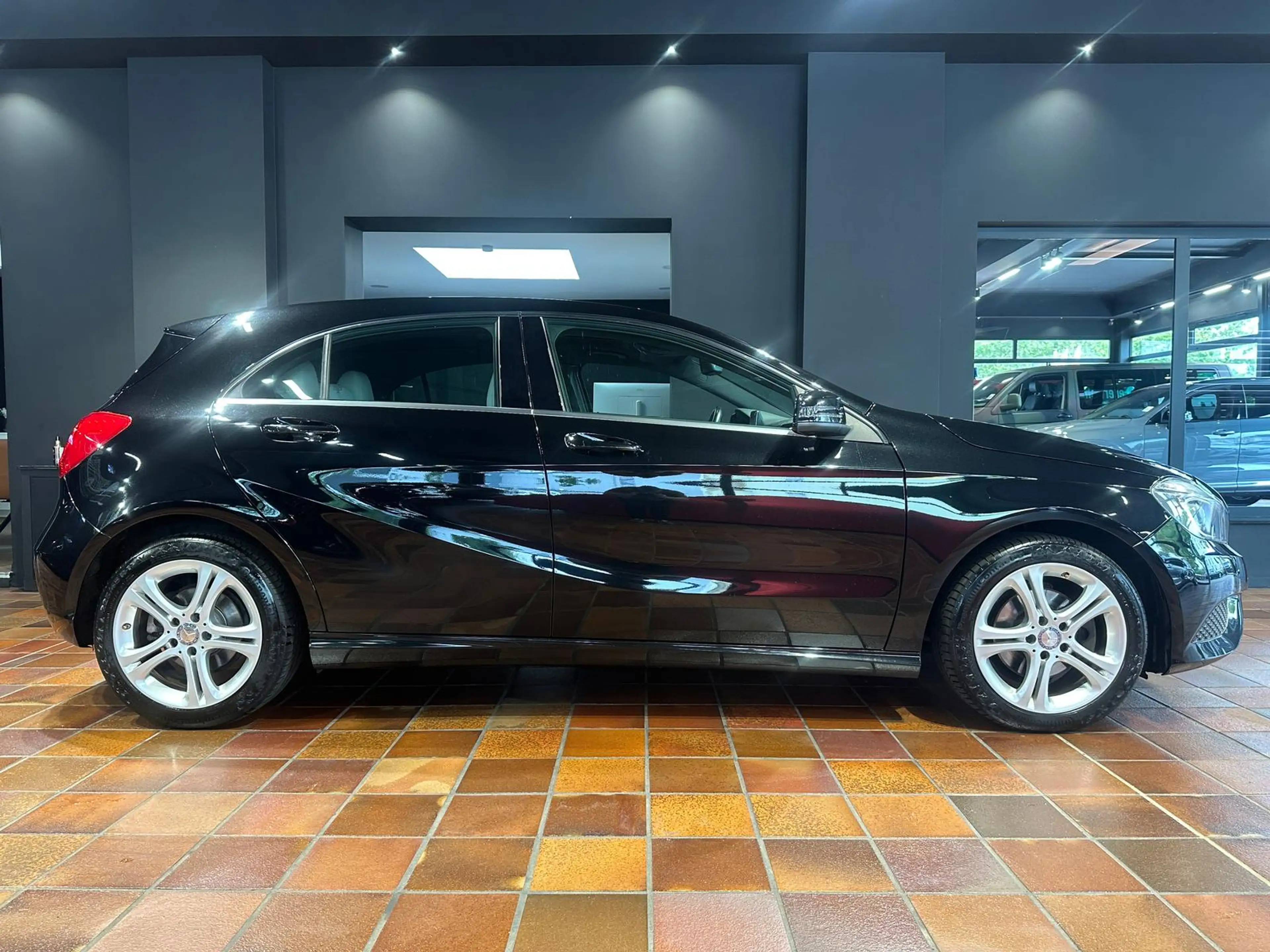 Mercedes-Benz A 200 A 200 d URBAN PANORAMA NAVI SPORTSITZE XENON 1HD — photo 11