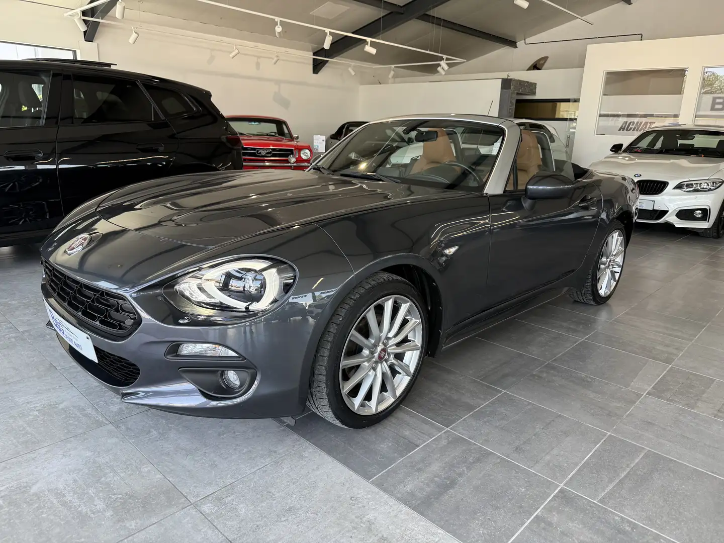 Fiat 124 Spider 1.4 MultiAir//gps//cuir//84.000kms!! 1er proprio// Grijs - 1