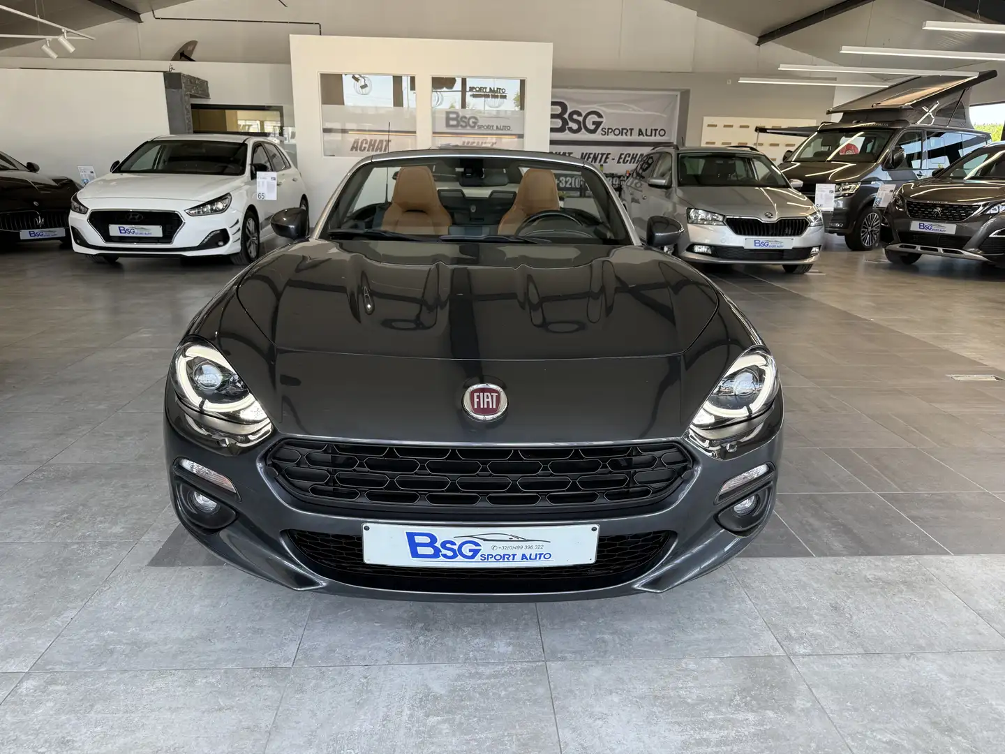 Fiat 124 Spider 1.4 MultiAir//gps//cuir//84.000kms!! 1er proprio// Grijs - 2