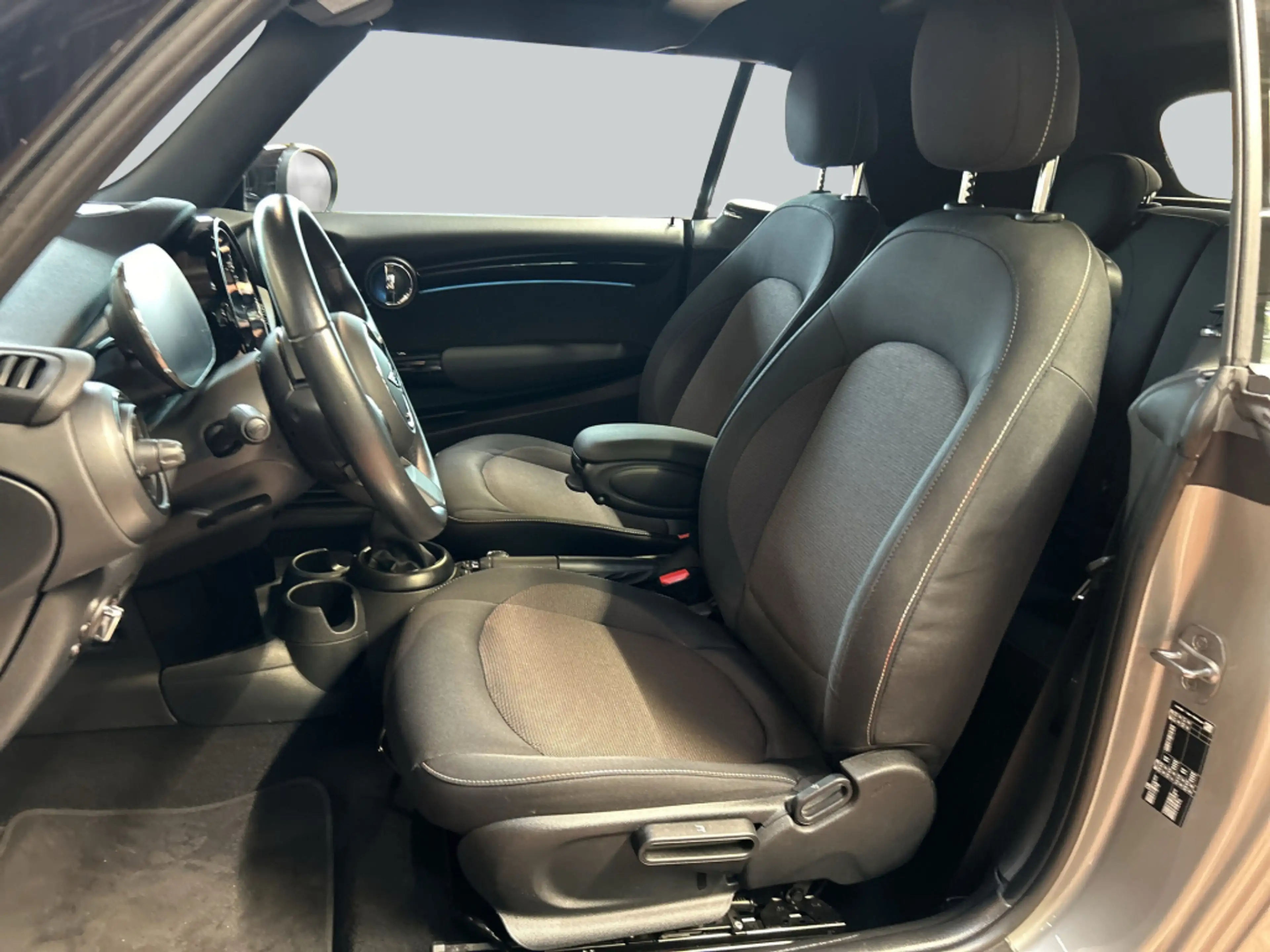 MINI Cooper Cabrio Cooper Cabrio Essential Trim, SHZ, PDC, LED — photo 10
