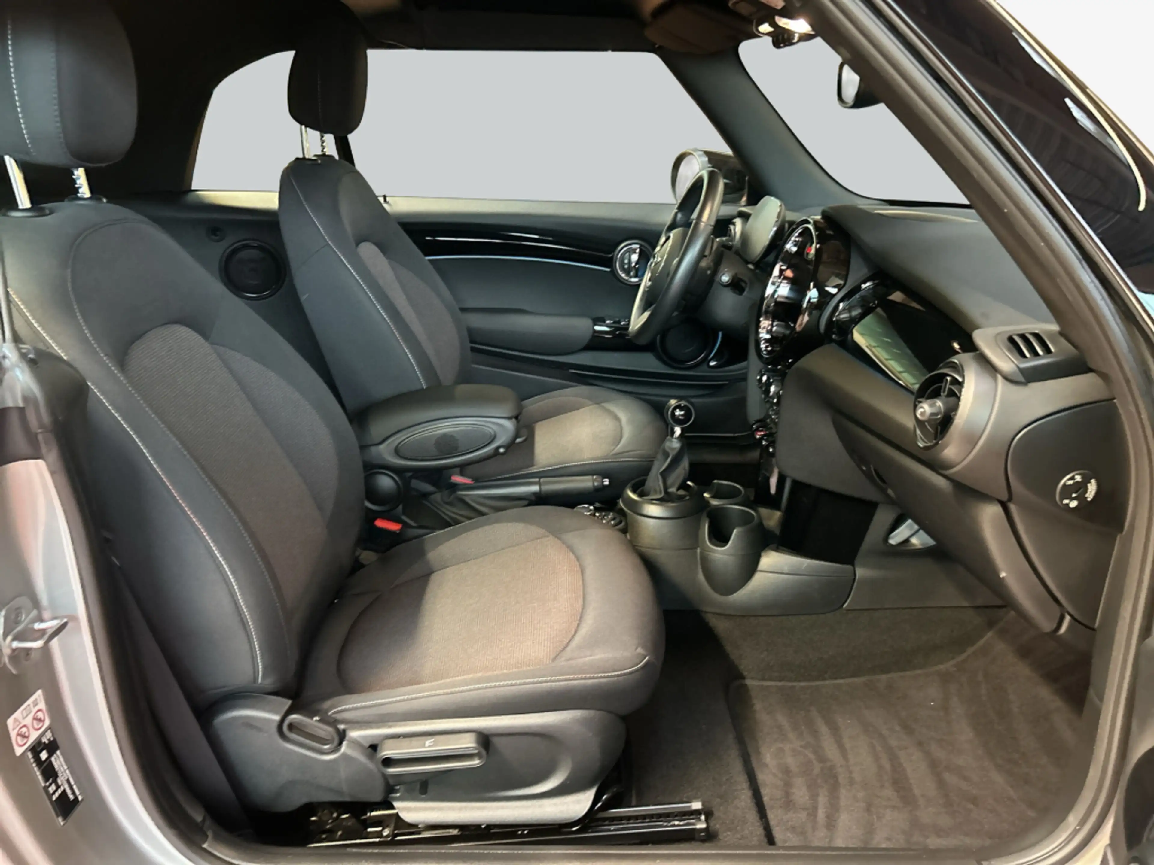 MINI Cooper Cabrio Cooper Cabrio Essential Trim, SHZ, PDC, LED — photo 12