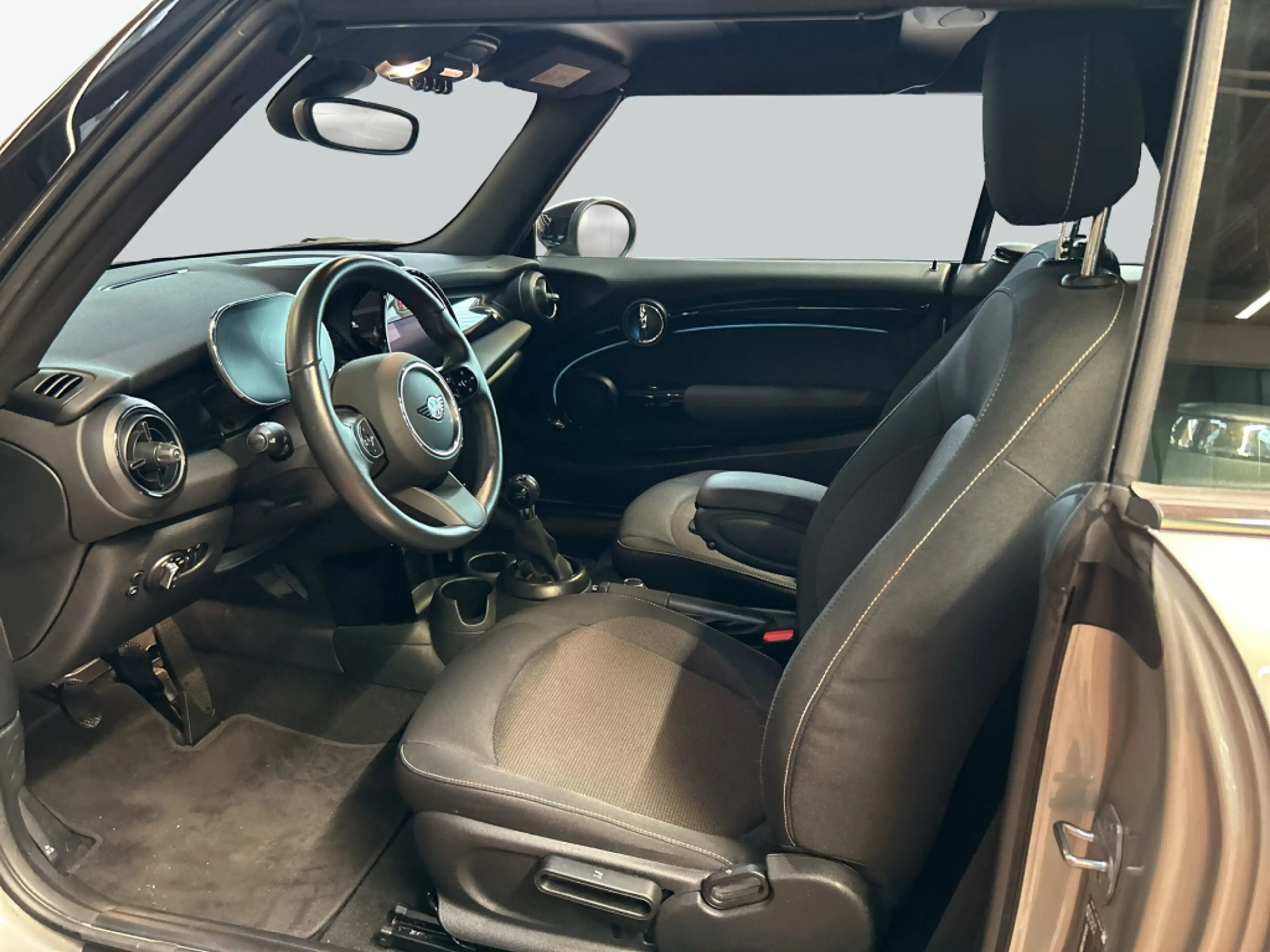 MINI Cooper Cabrio Cooper Cabrio Essential Trim, SHZ, PDC, LED — photo 9