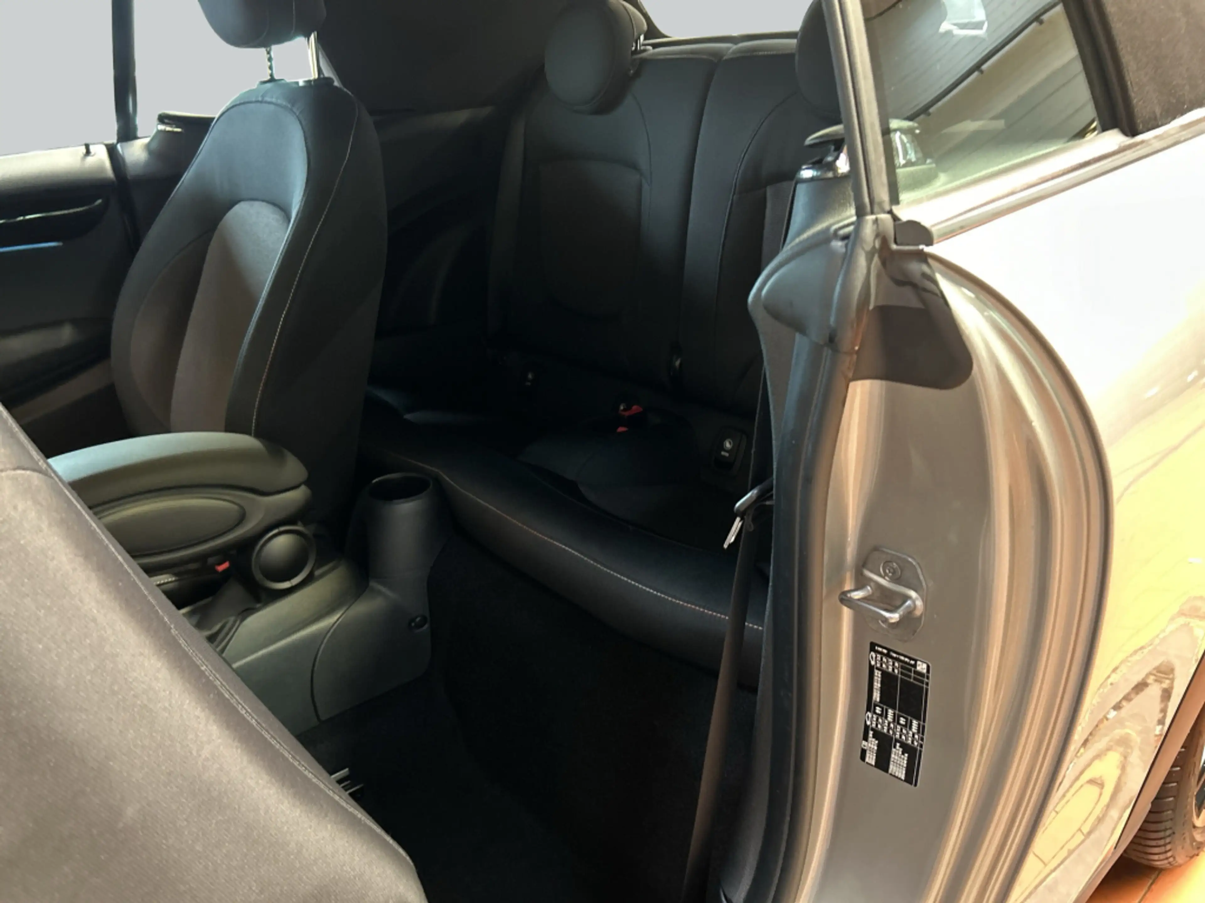 MINI Cooper Cabrio Cooper Cabrio Essential Trim, SHZ, PDC, LED — photo 11