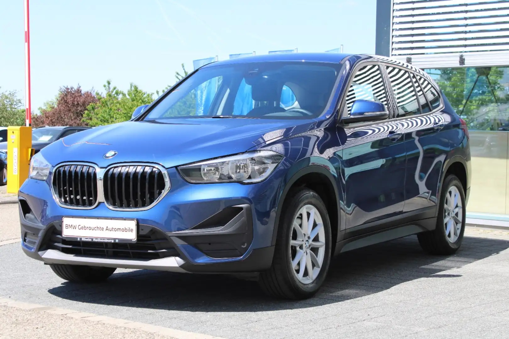 BMW X1 sDrive18d Advantage Navi Alu AHK DAB Tempomat Blau - 1
