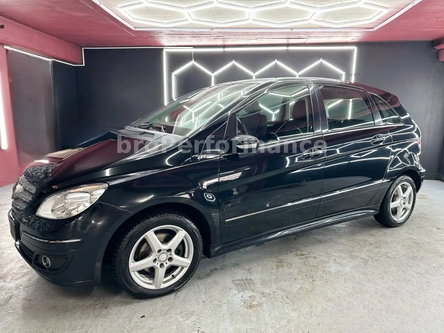 Mercedes-Benz B 150 Automatik Schwarz - 2
