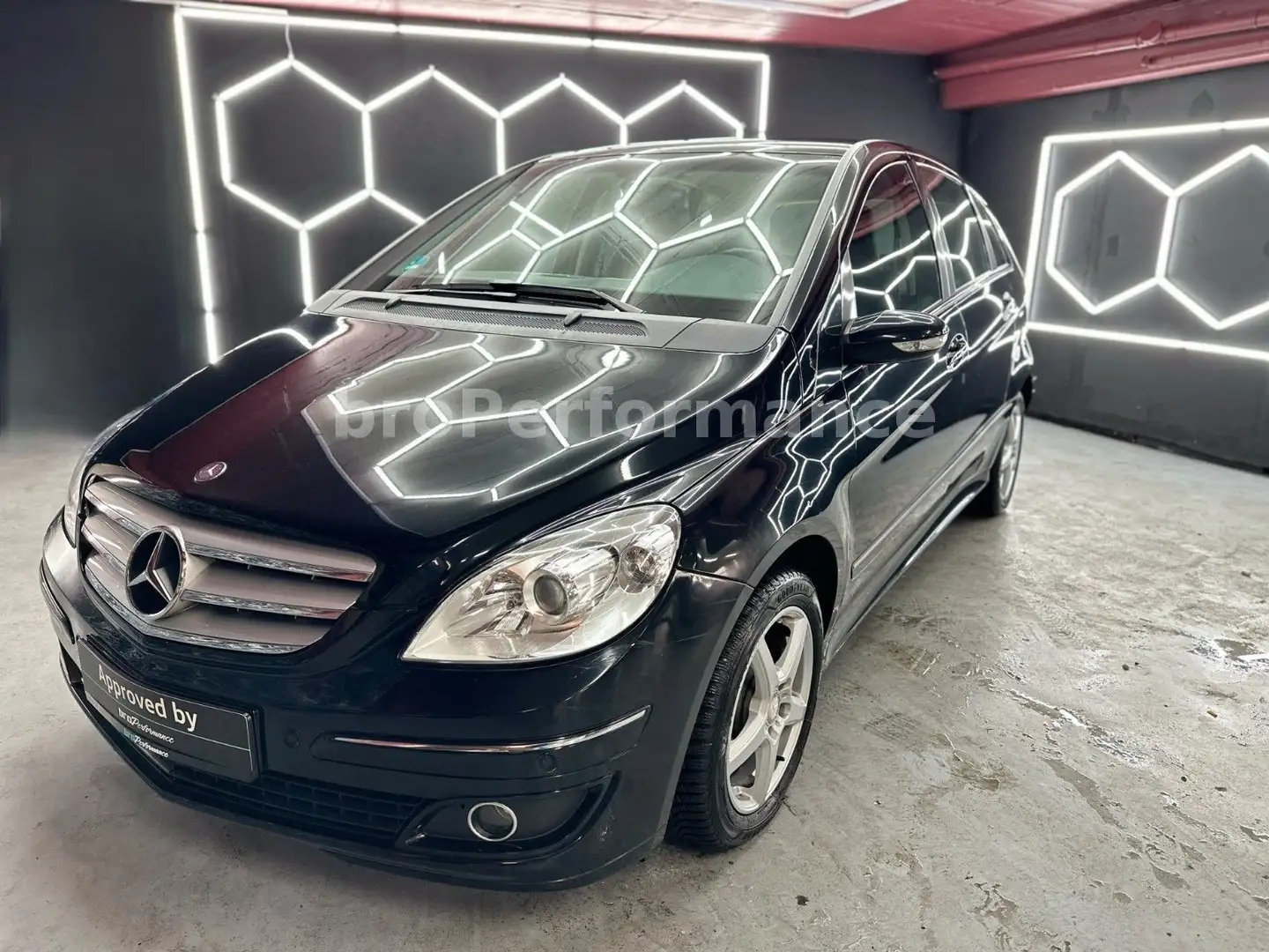 Mercedes-Benz B 150 Automatik Schwarz - 1