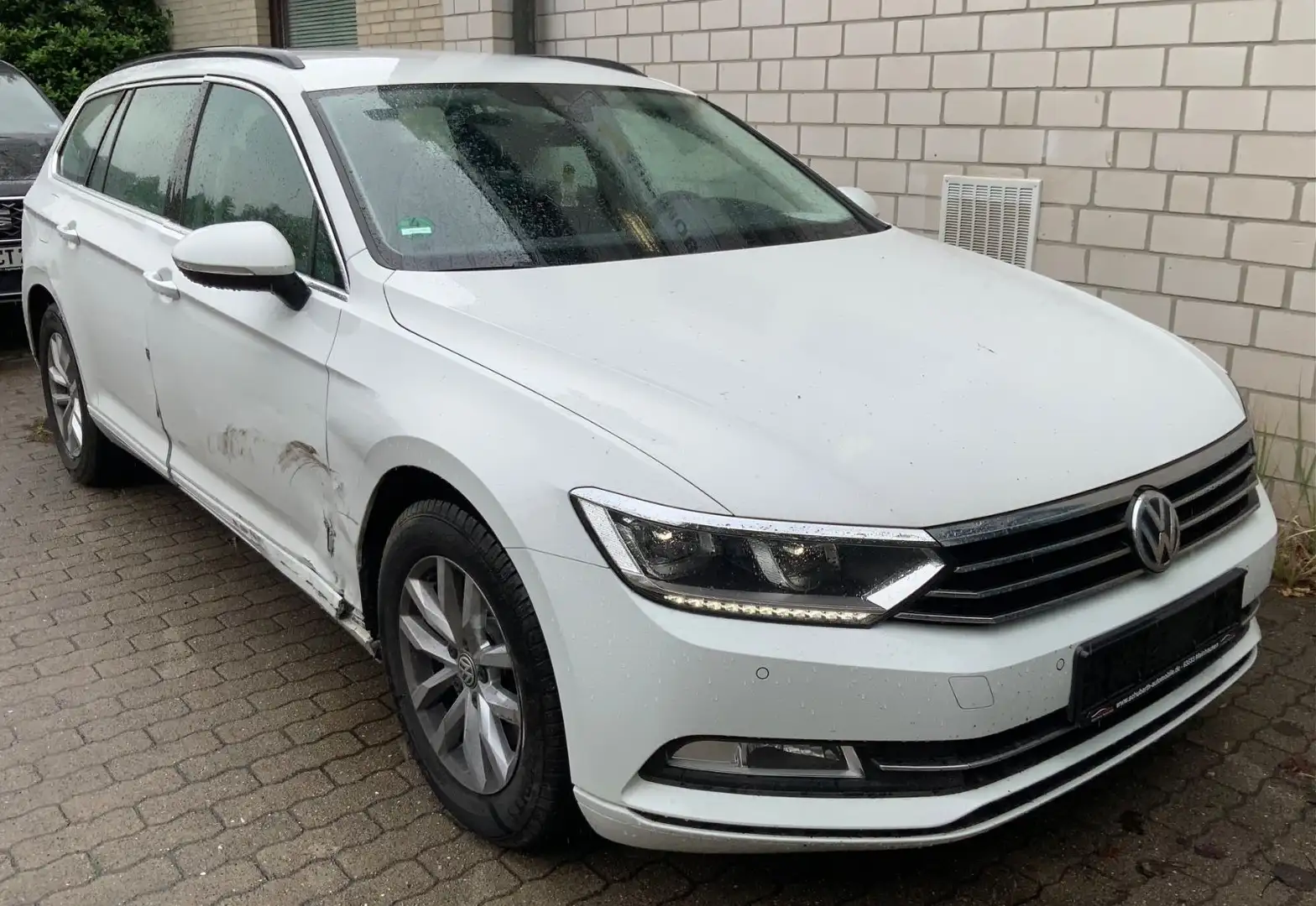 Volkswagen Passat Comfortline Business LED/Nav/Massage/ACC Bílá - 1