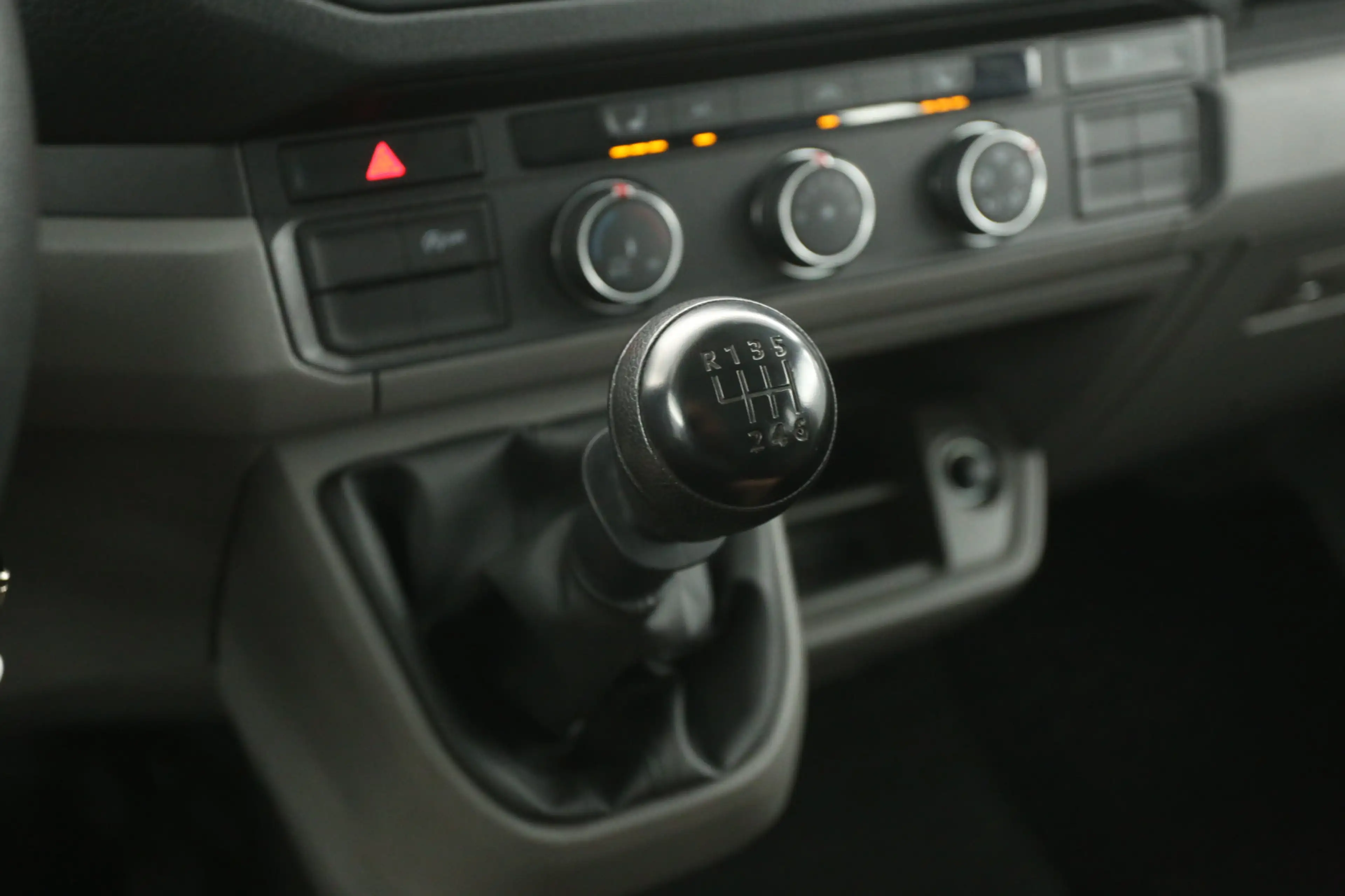 Volkswagen Crafter 2.0 TDI 140PK L3H2 | DC | 6 Zits | Airco | Camera — photo 21