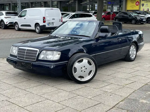 Mercedes-Benz E 220 Cabriolet,Top,AMG Alu,Tüv 05/2025