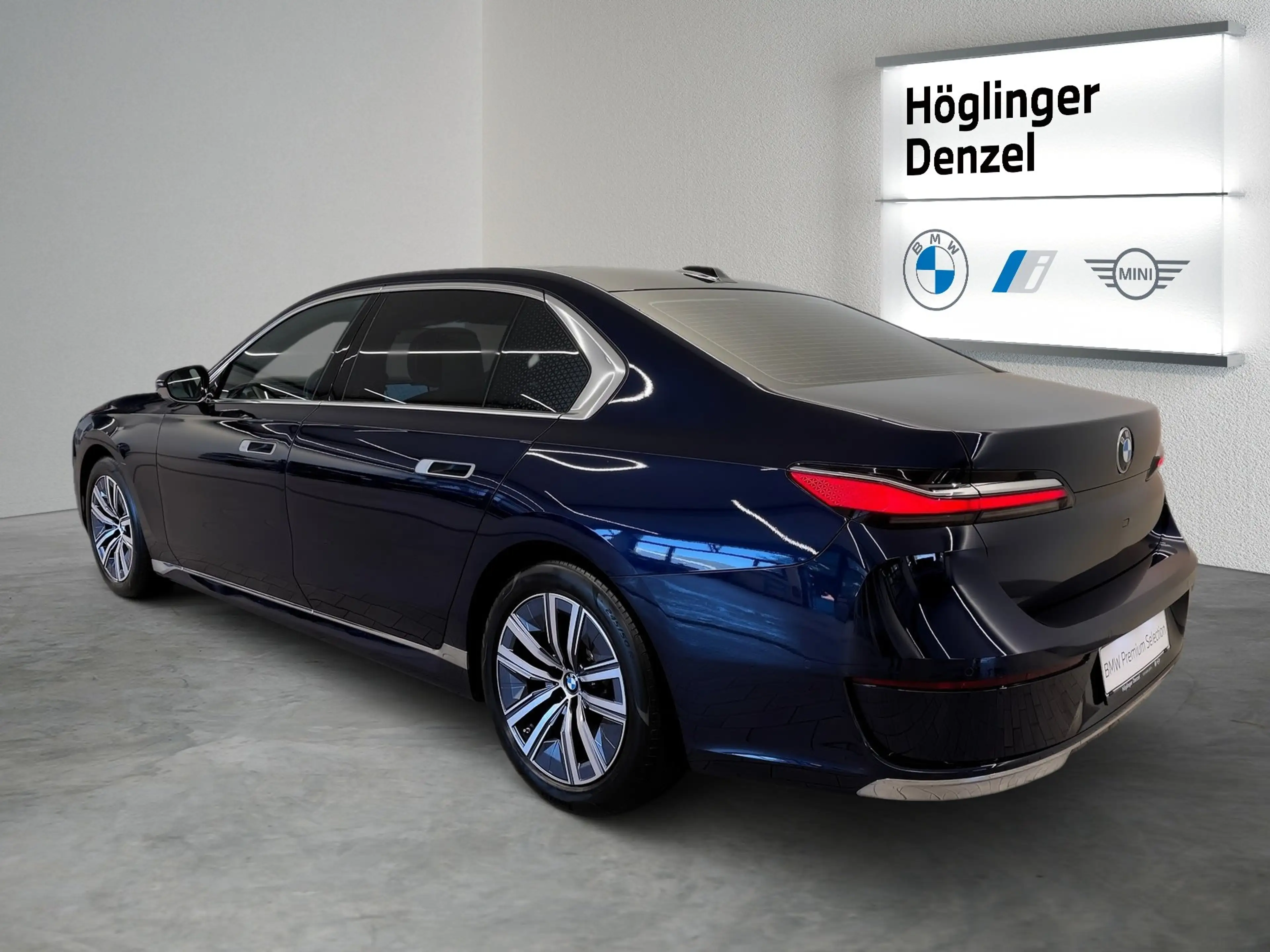 BMW 740 d xDrive — photo 10