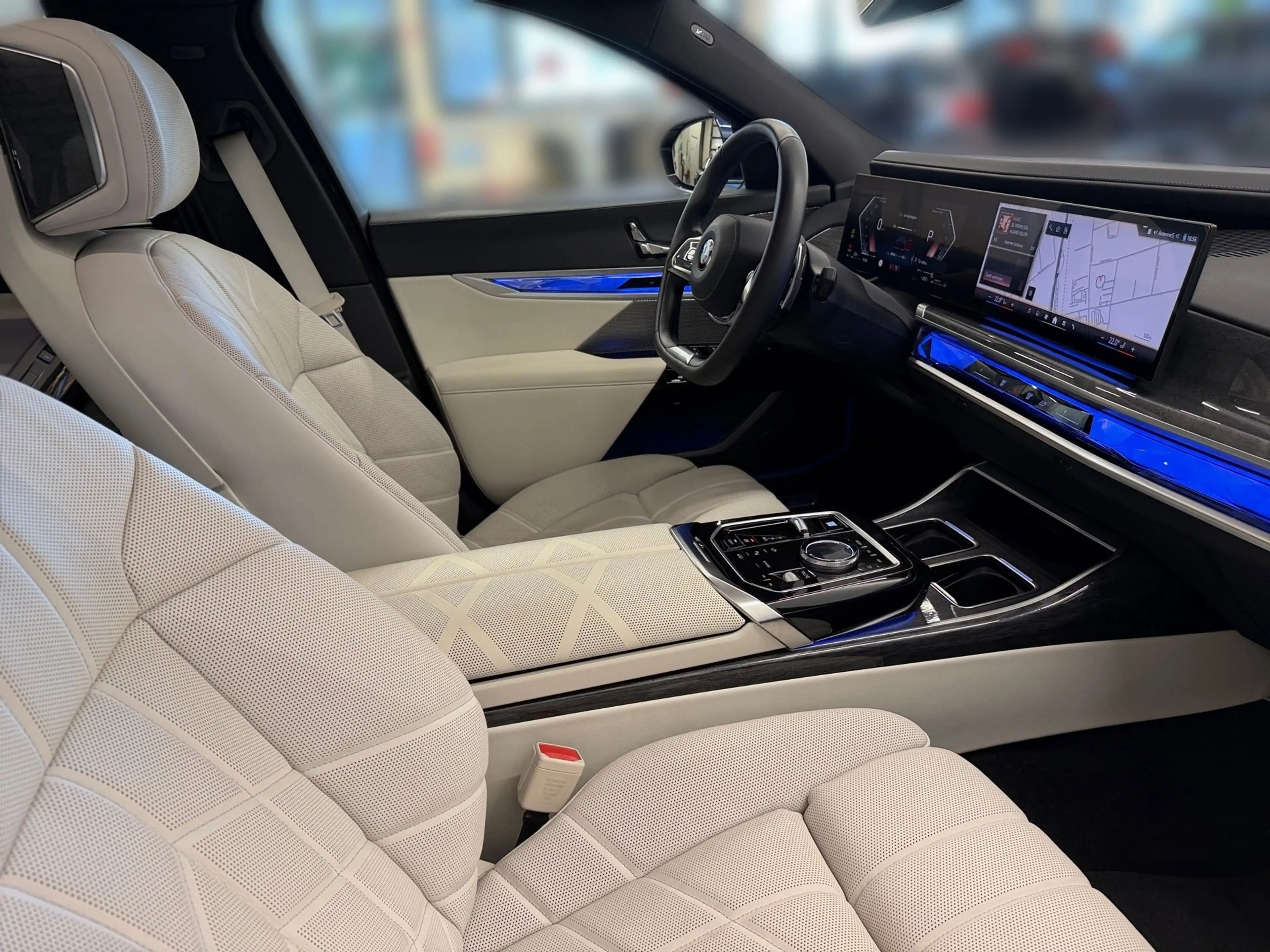 BMW 740 d xDrive — photo 12
