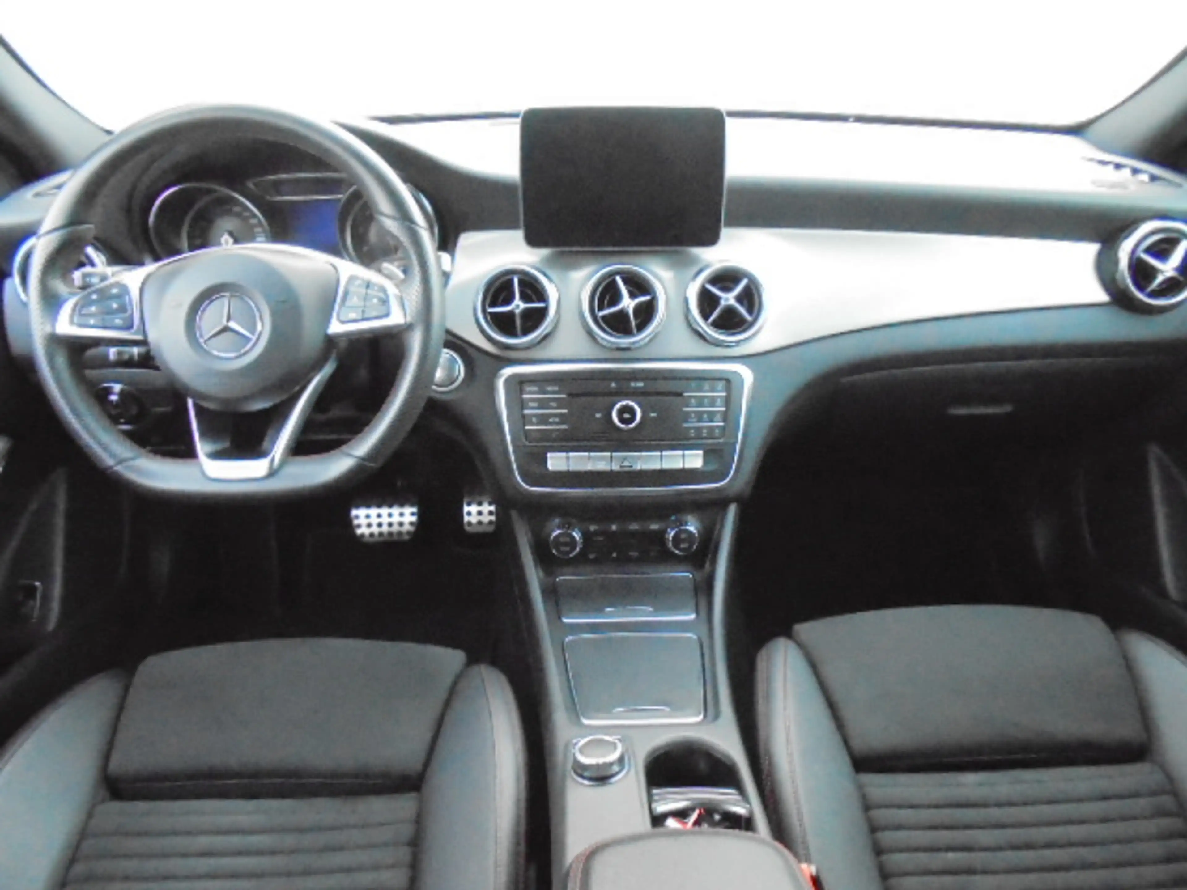 Mercedes-Benz GLA 180 AUTOMAAT BUSINESS AMG PACK 84.479 KM !! — photo 13