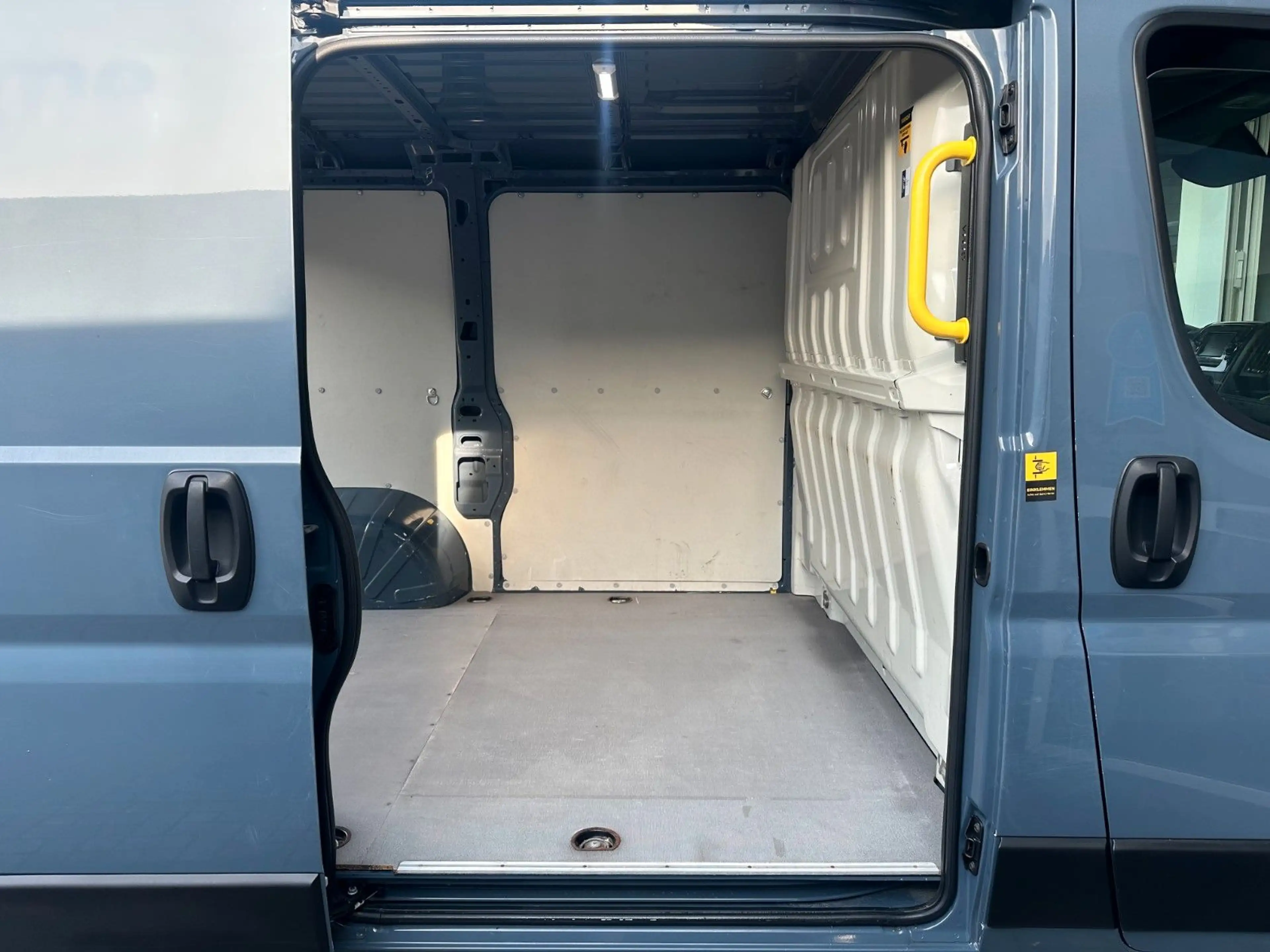 Peugeot Boxer Kasten 328 2.2BlueHDi 120 Pro*TÜV&Insp.NEU — photo 4