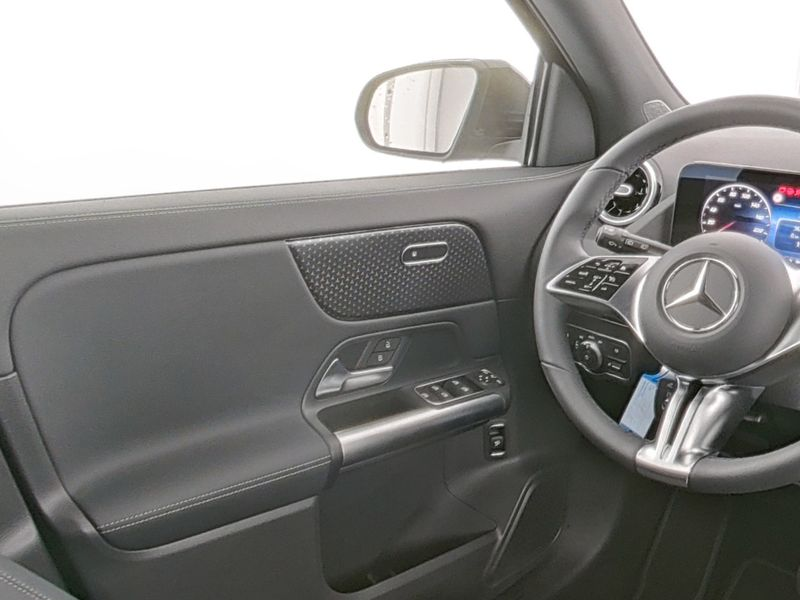 Mercedes-Benz GLA 180 d PROGRESSIVE|NIGHT|MBUX|SHZ|TEMP|KAM|LM — photo 6