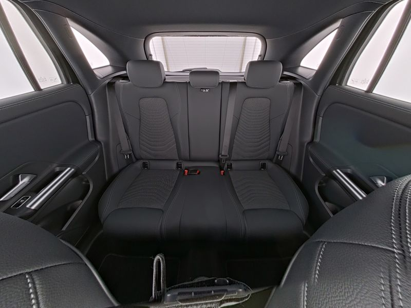 Mercedes-Benz GLA 180 d PROGRESSIVE|NIGHT|MBUX|SHZ|TEMP|KAM|LM — photo 10