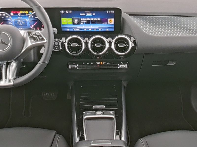 Mercedes-Benz GLA 180 d PROGRESSIVE|NIGHT|MBUX|SHZ|TEMP|KAM|LM — photo 7