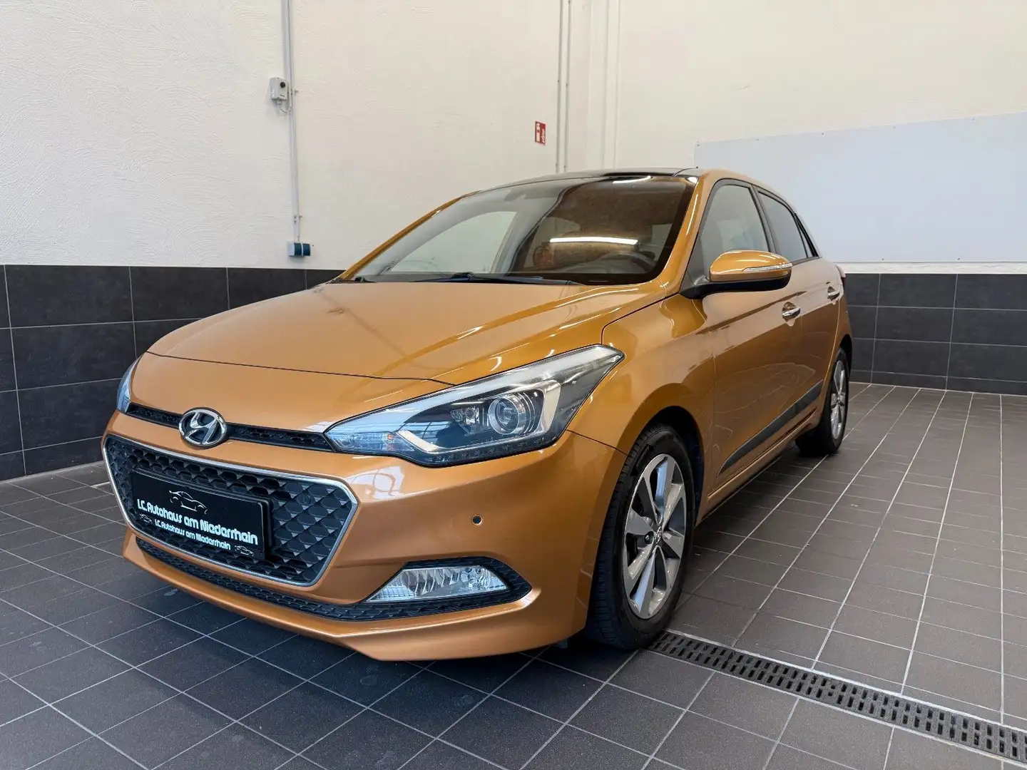Hyundai i20 Style|KEYLESS|PANO|1.4 101PS|EU6|KAMERA|NAVI Gold - 1