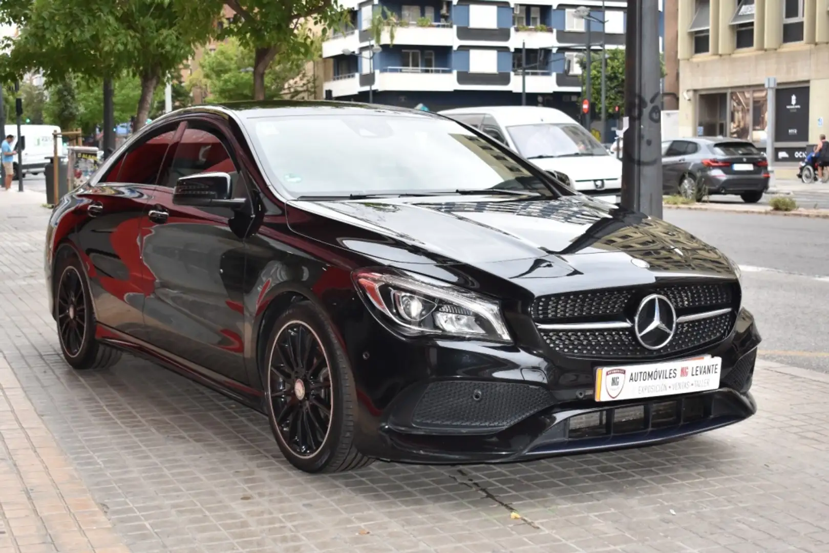 Mercedes-Benz CLA 200 AMG Line Nero - 2