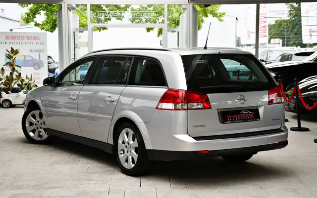 Opel Vectra view 4
