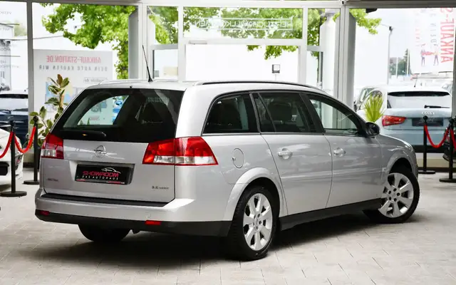 Opel Vectra view 2