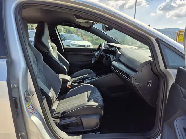 Volkswagen Golf view 9