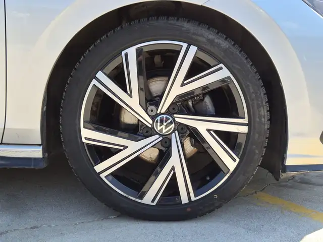Volkswagen Golf view 13