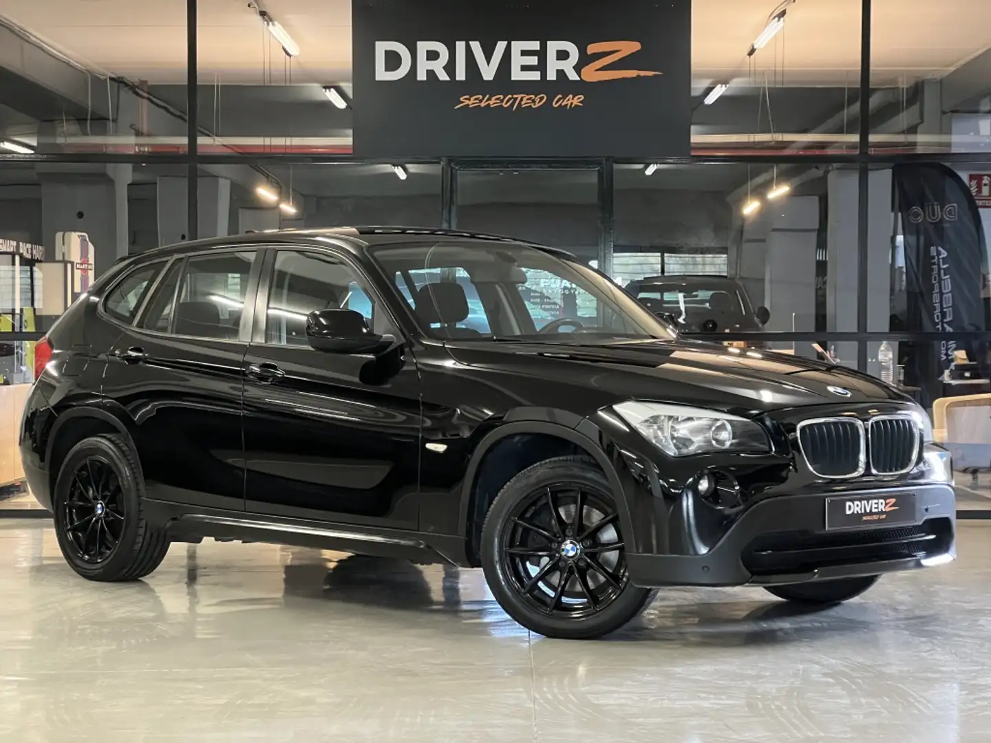BMW X1 sDrive 18d Noir - 1