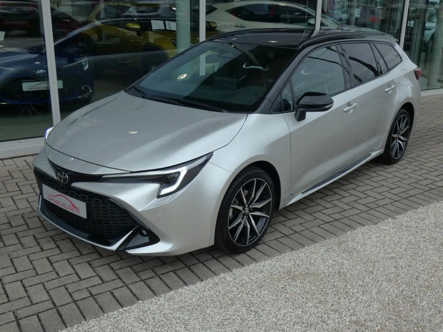 Toyota Corolla Touring 1.8 Hybrid *GR SPORT* 140pk FACELIFT Zilver - 2