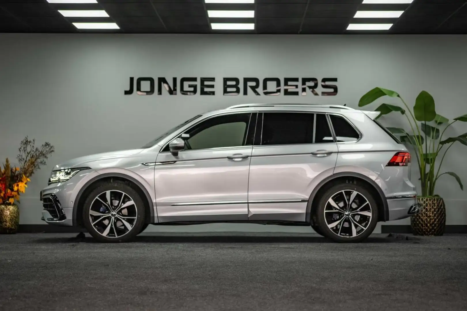 Volkswagen Tiguan 1.5 TSI R-Line Business+ |Pano|iQ-light|Acc Gris - 2