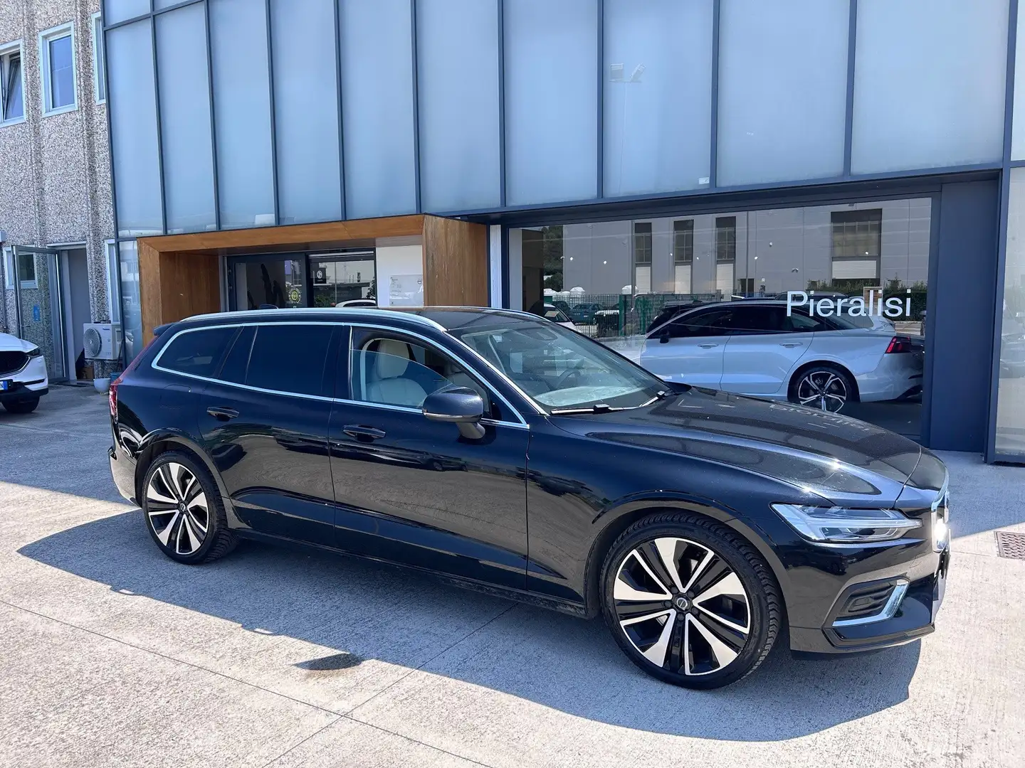 Volvo V60 V60 2.0 b4 Inscription auto Nero - 2