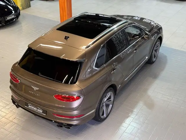 Bentley Bentayga view 10