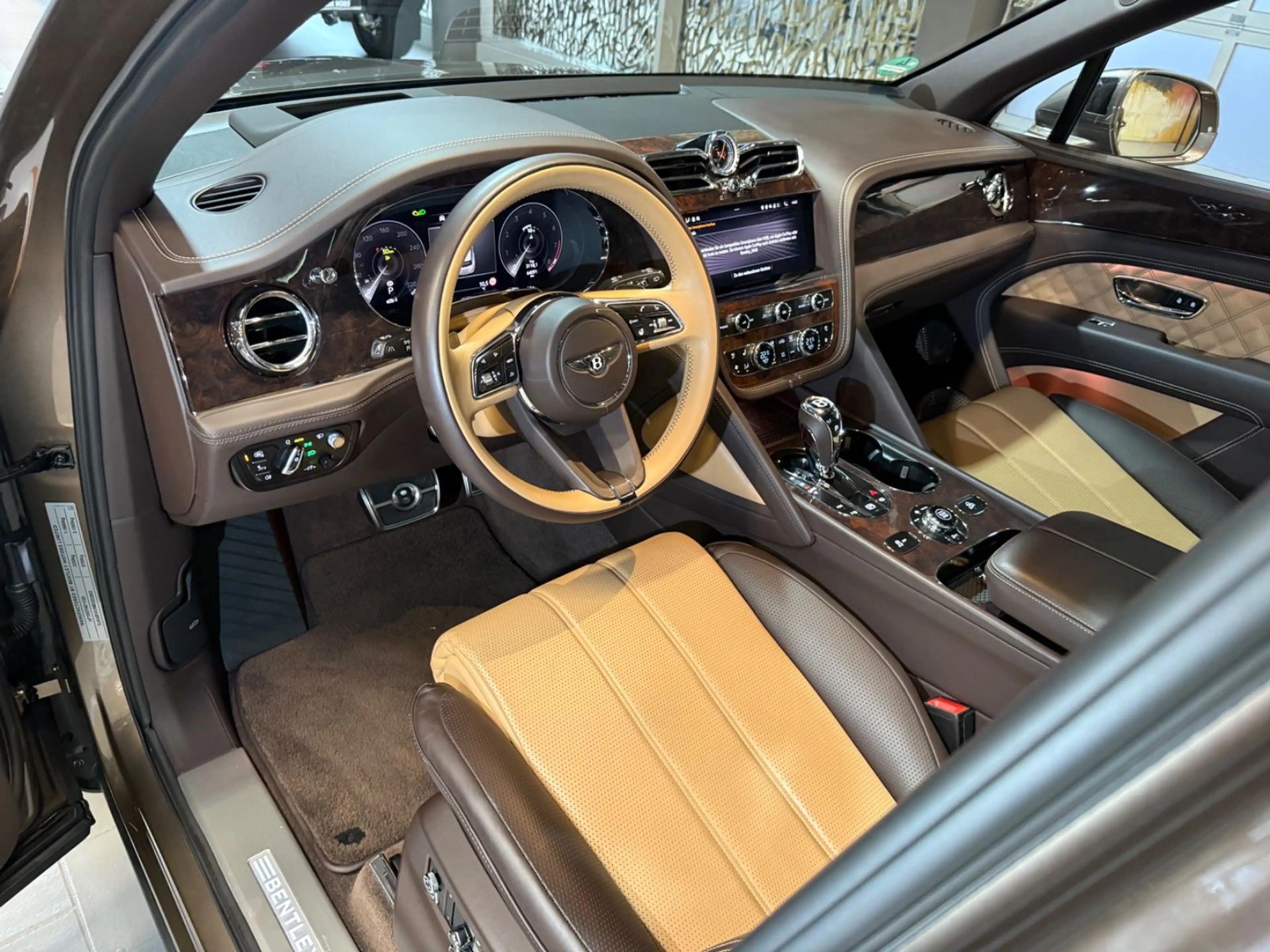 Bentley Bentayga 4.0 V8 4WD Aut.~NAIM~PANO~AKRAPOVIC~ — photo 13